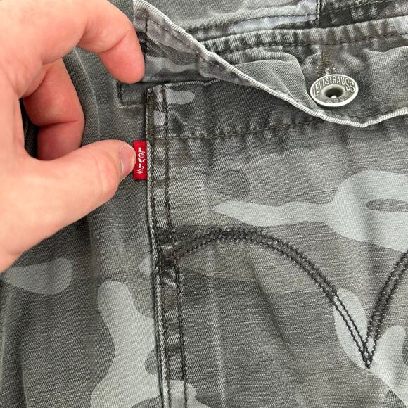 Vintage y2k Men's 36 Levi's Cargo Camo Grey Military Baggy Skater Twill Shorts - Picture 3 of 9